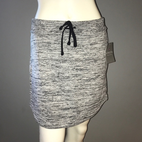 Athleta Dresses & Skirts - Athleta Gray “Downplay” Athletic Skirt